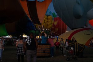 2024BalloonFiestaGlow-77.jpg